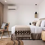 Dot Milos Adamantas (Milos)