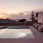 Dot Milos * Adamantas (Milos)