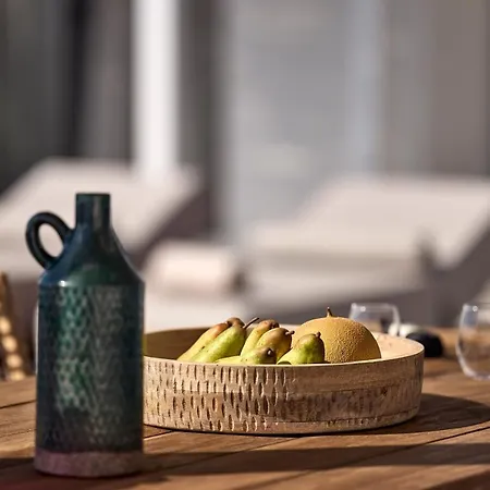 Dot Milos * Adamantas (Milos)