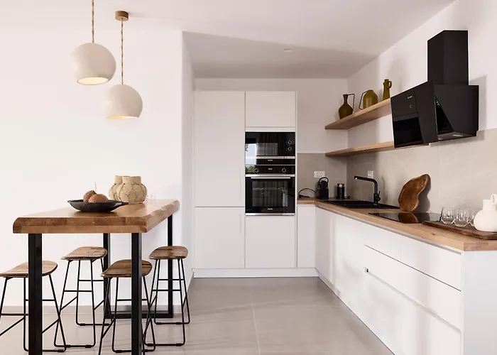 Dot Milos * Adamantas (Milos)