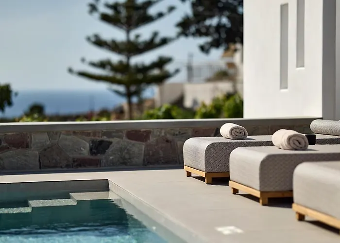 Dot Milos * Adamantas (Milos)