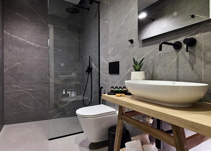 Dot Milos Adamantas (Milos)